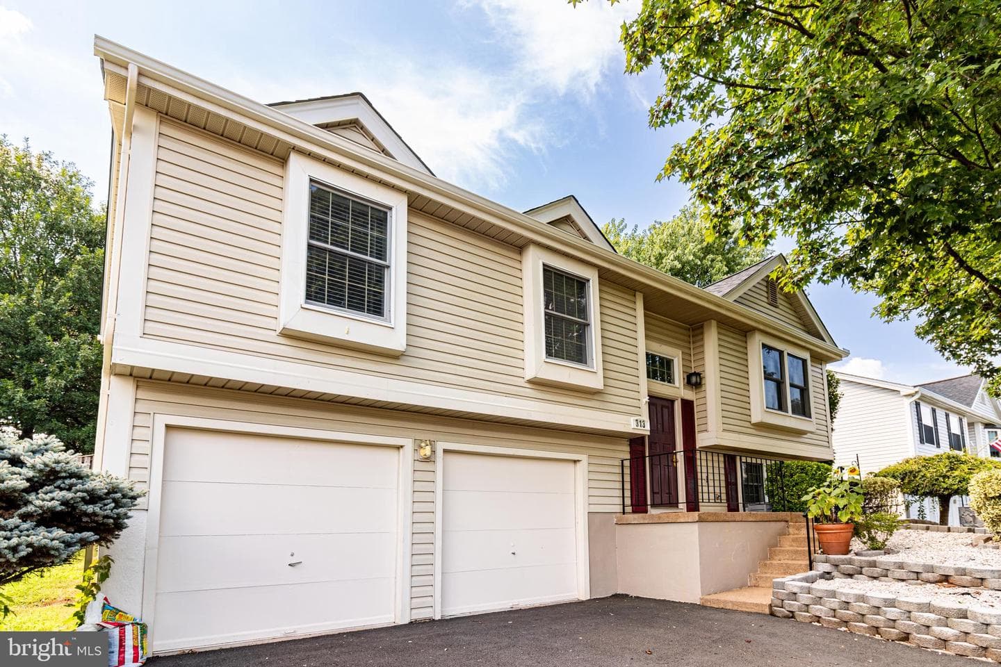 313 Samantha Drive photo 3