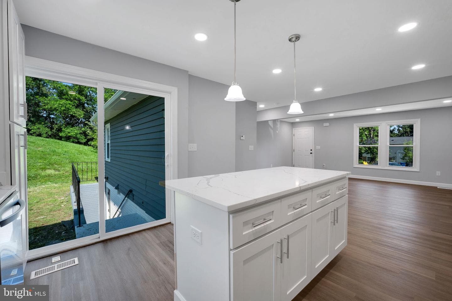 152 Oak View Drive SE photo 9