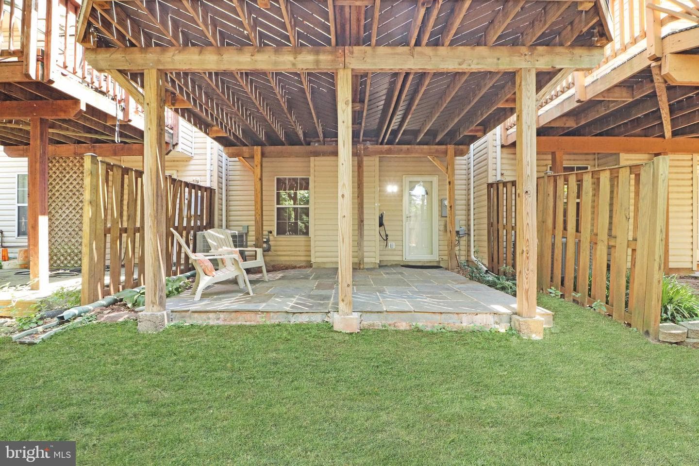 21929 Thompson Square photo 32