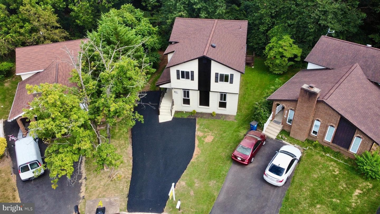 208 Keyes Court photo 2