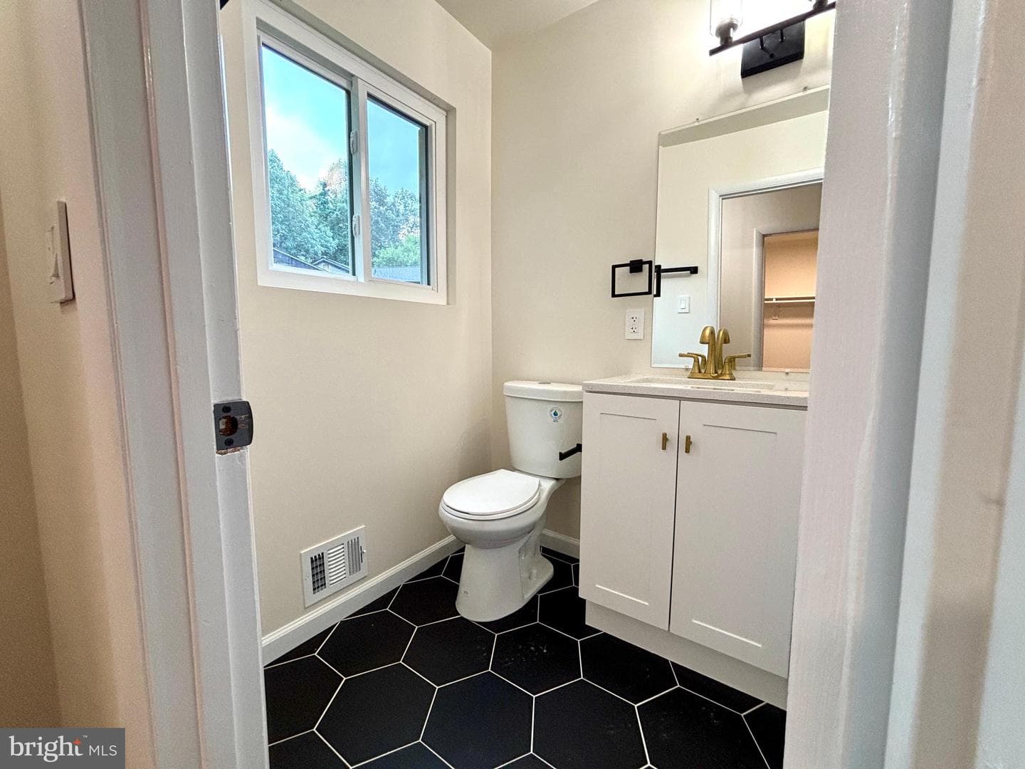 208 Keyes Court photo 27