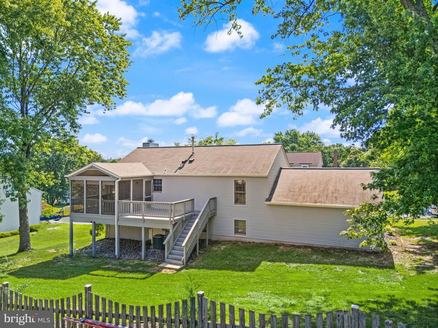 209 Rector Street photo 54