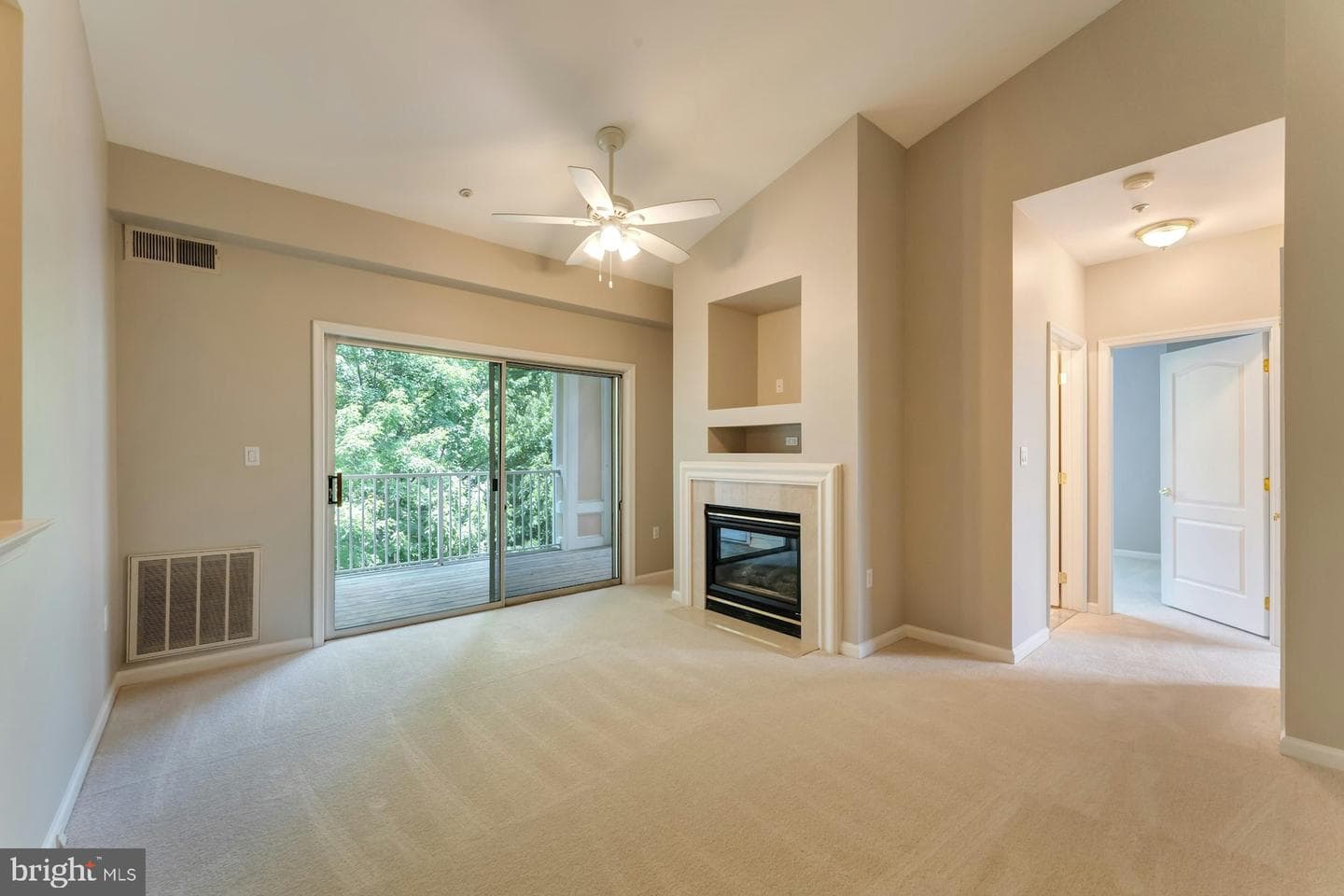 20933 Cedarpost Square #303 photo 5