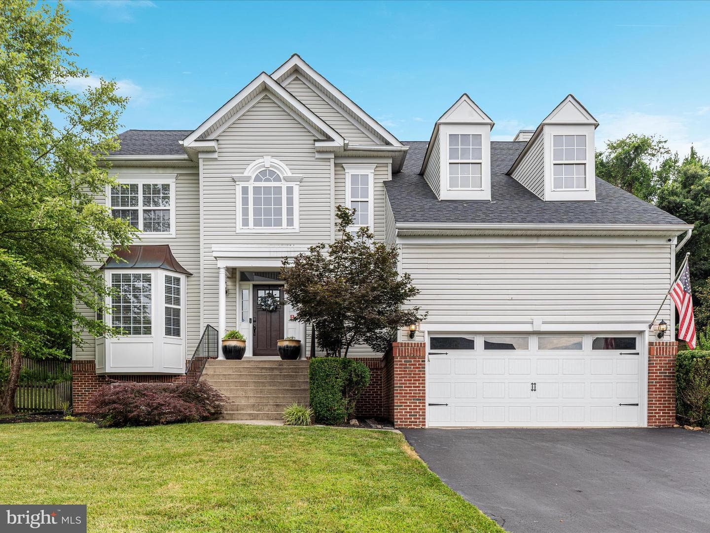 906 Santmyer Drive SE photo 2