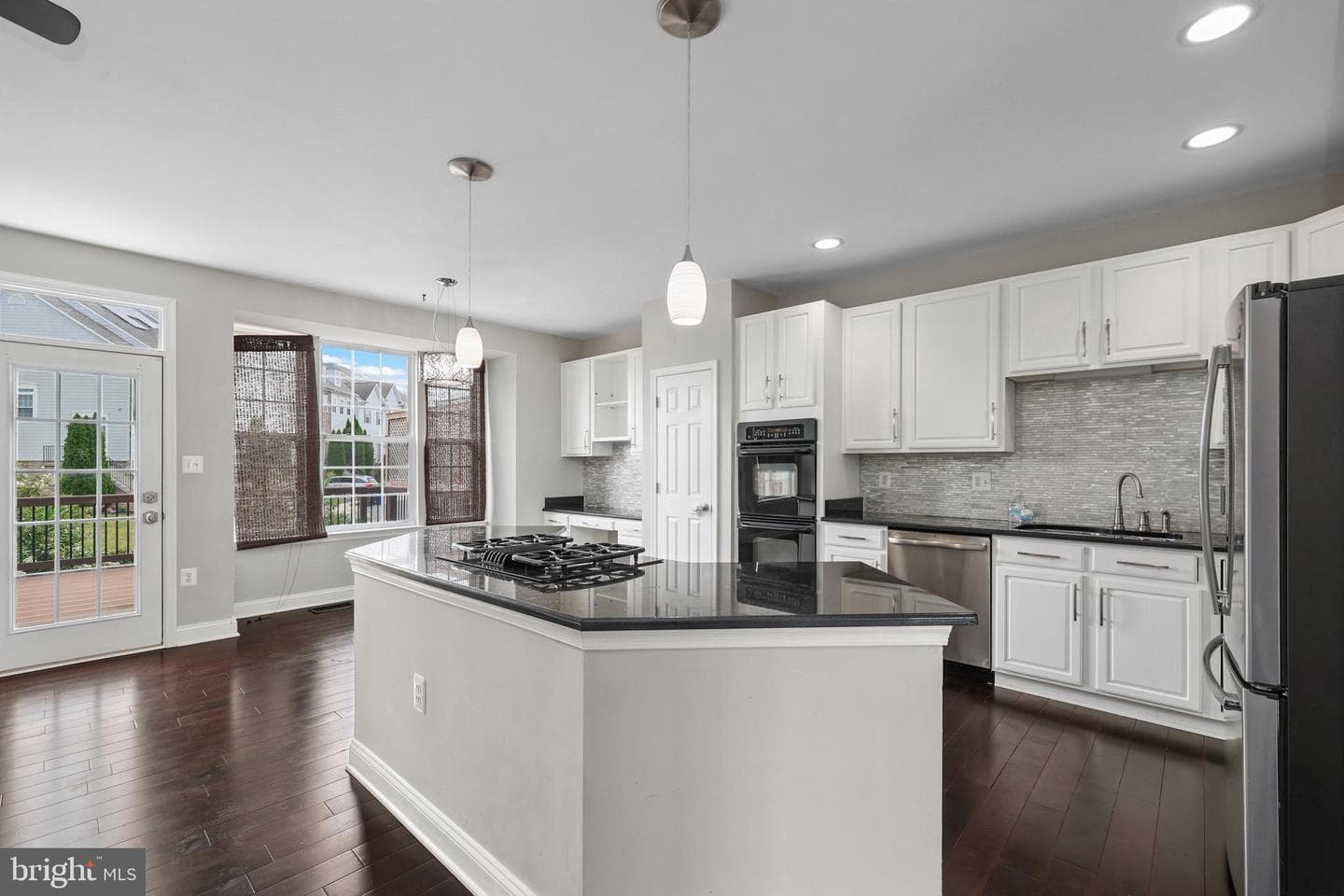868 Stonefield Square NE photo 9