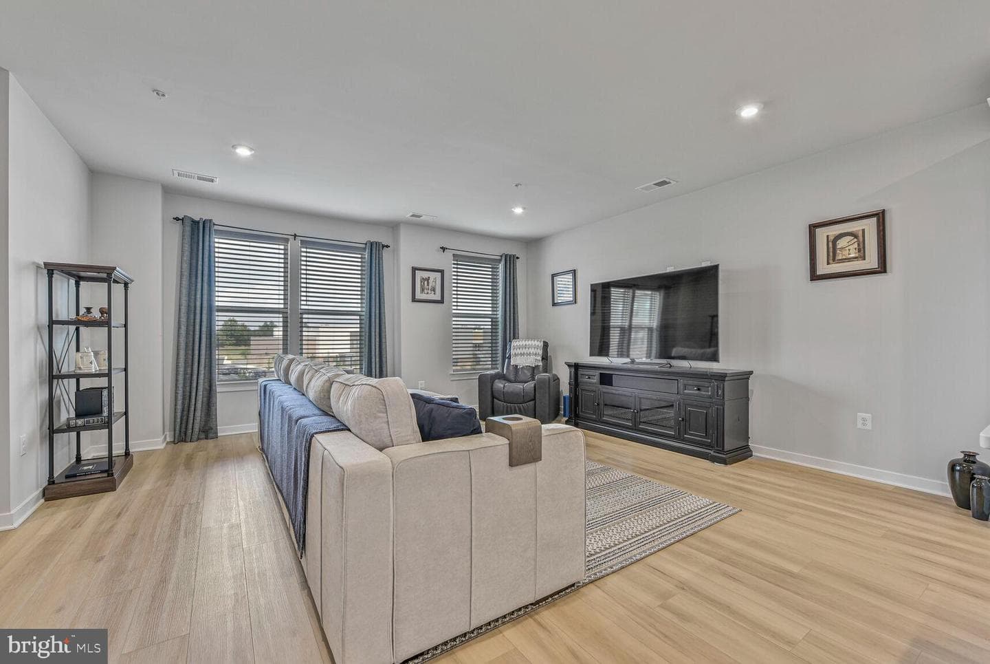 44486 Wolfhound Square photo 7