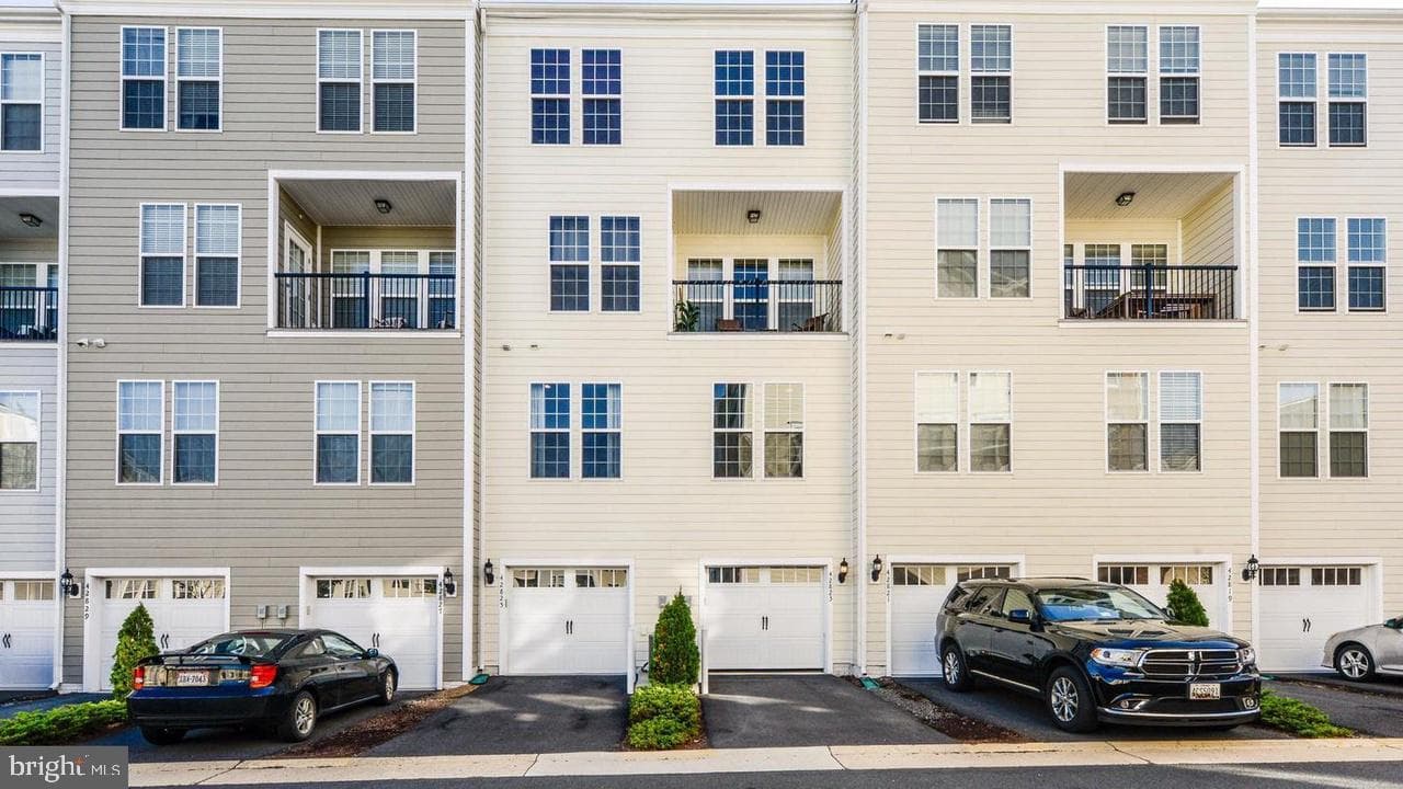 42823 Burrell Square photo 21
