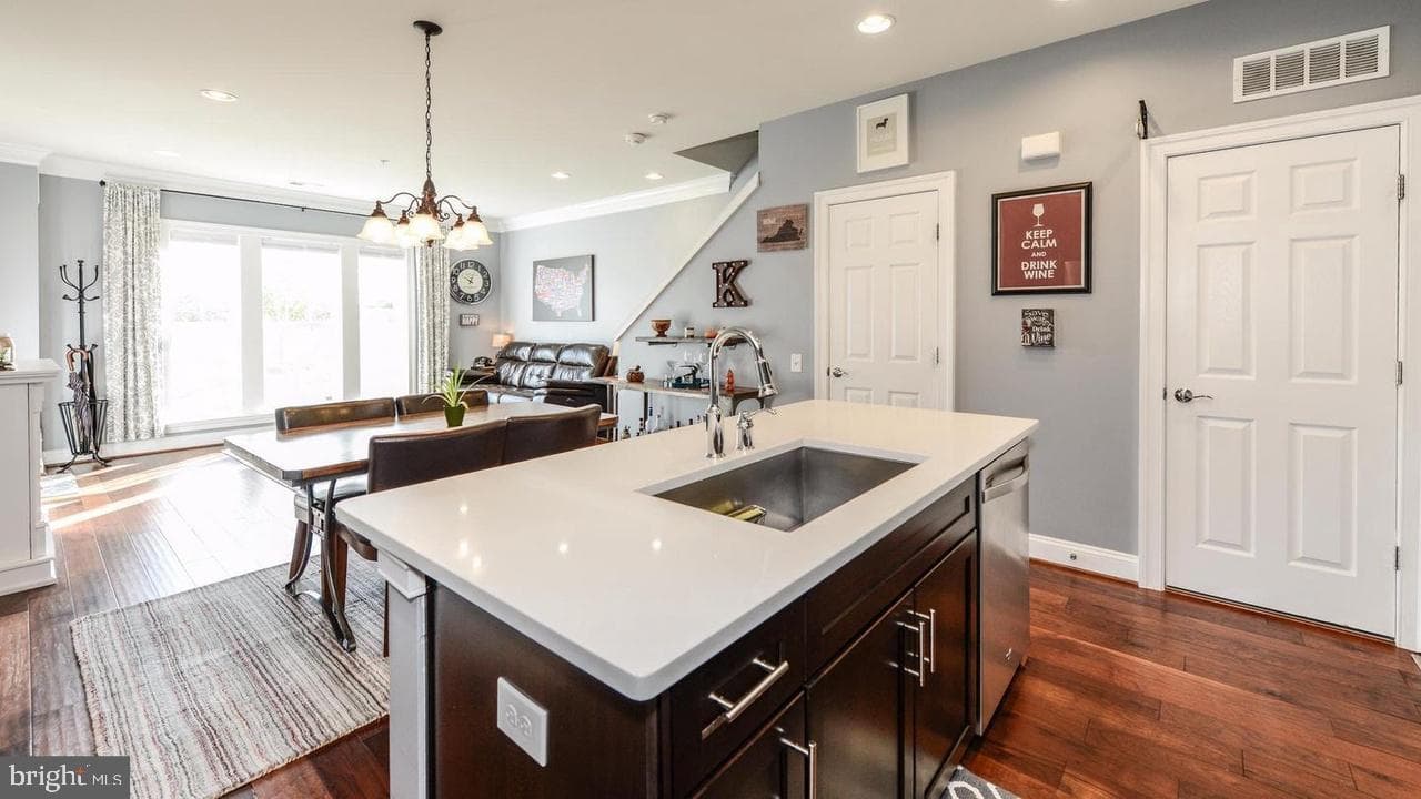 42823 Burrell Square photo 5