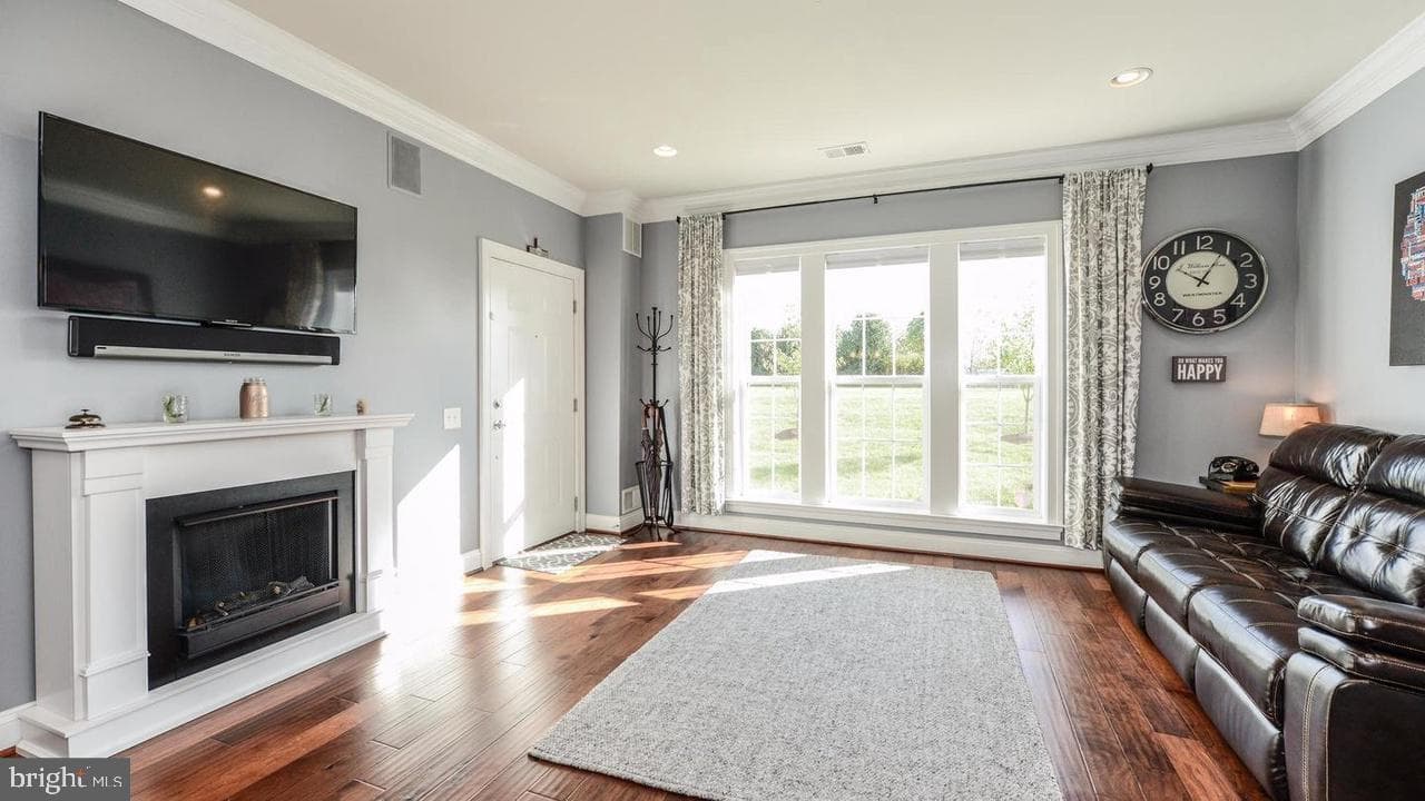 42823 Burrell Square photo 7