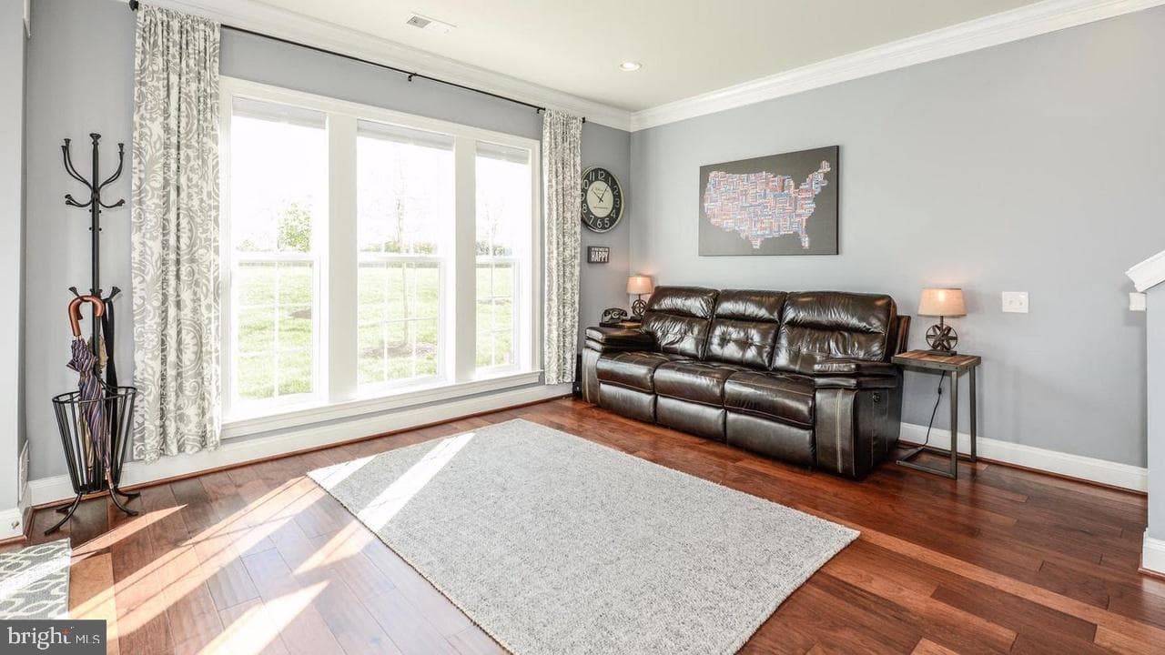 42823 Burrell Square photo 8