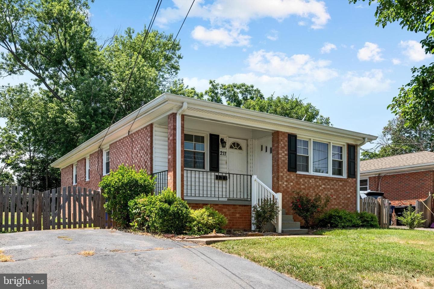 211 Catoctin Circle NE photo 1