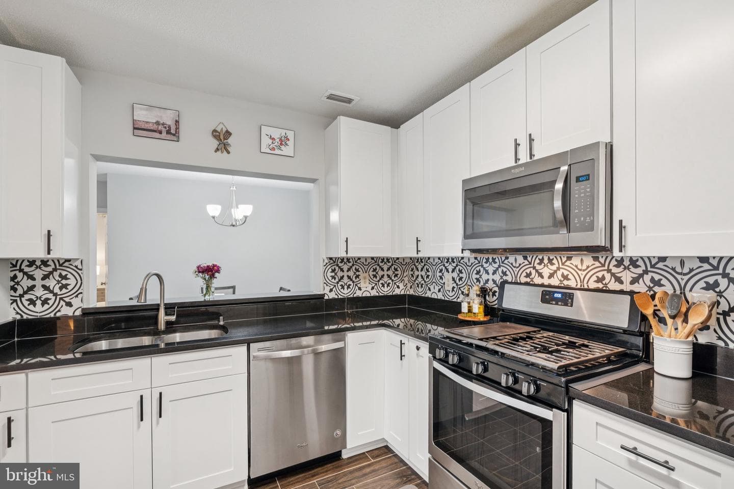20311 Beechwood Terrace #203 photo 4