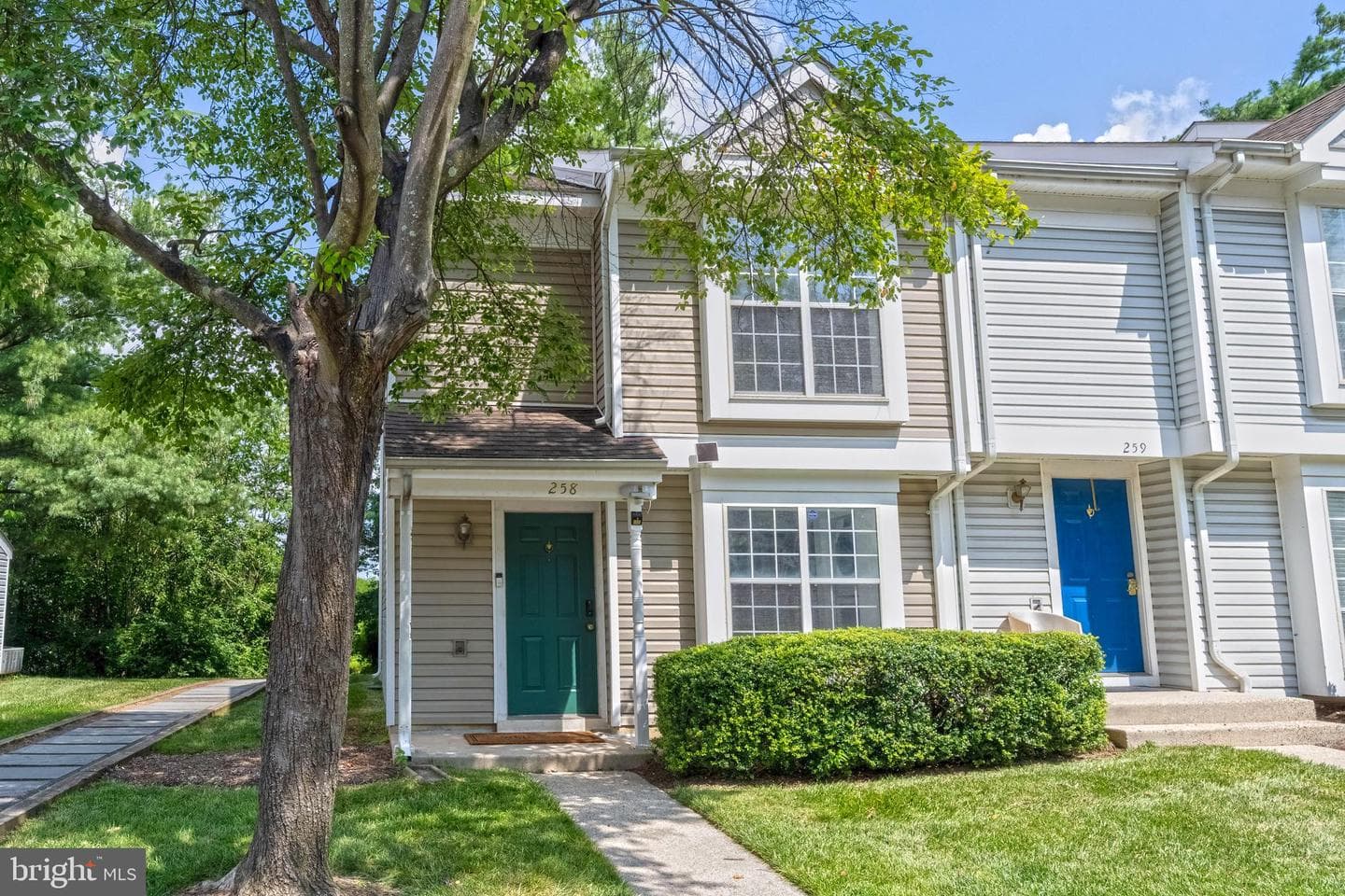 258 Coventry Square photo 1