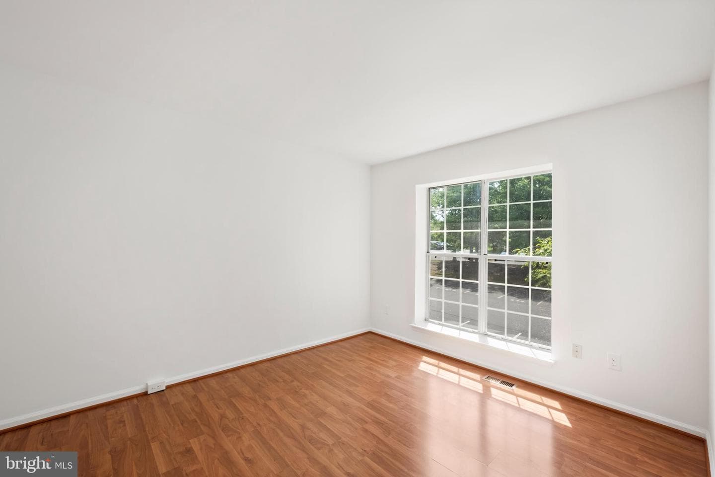 258 Coventry Square photo 17