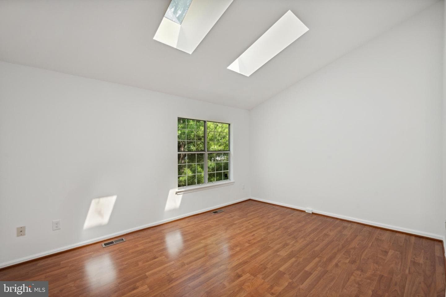 258 Coventry Square photo 20
