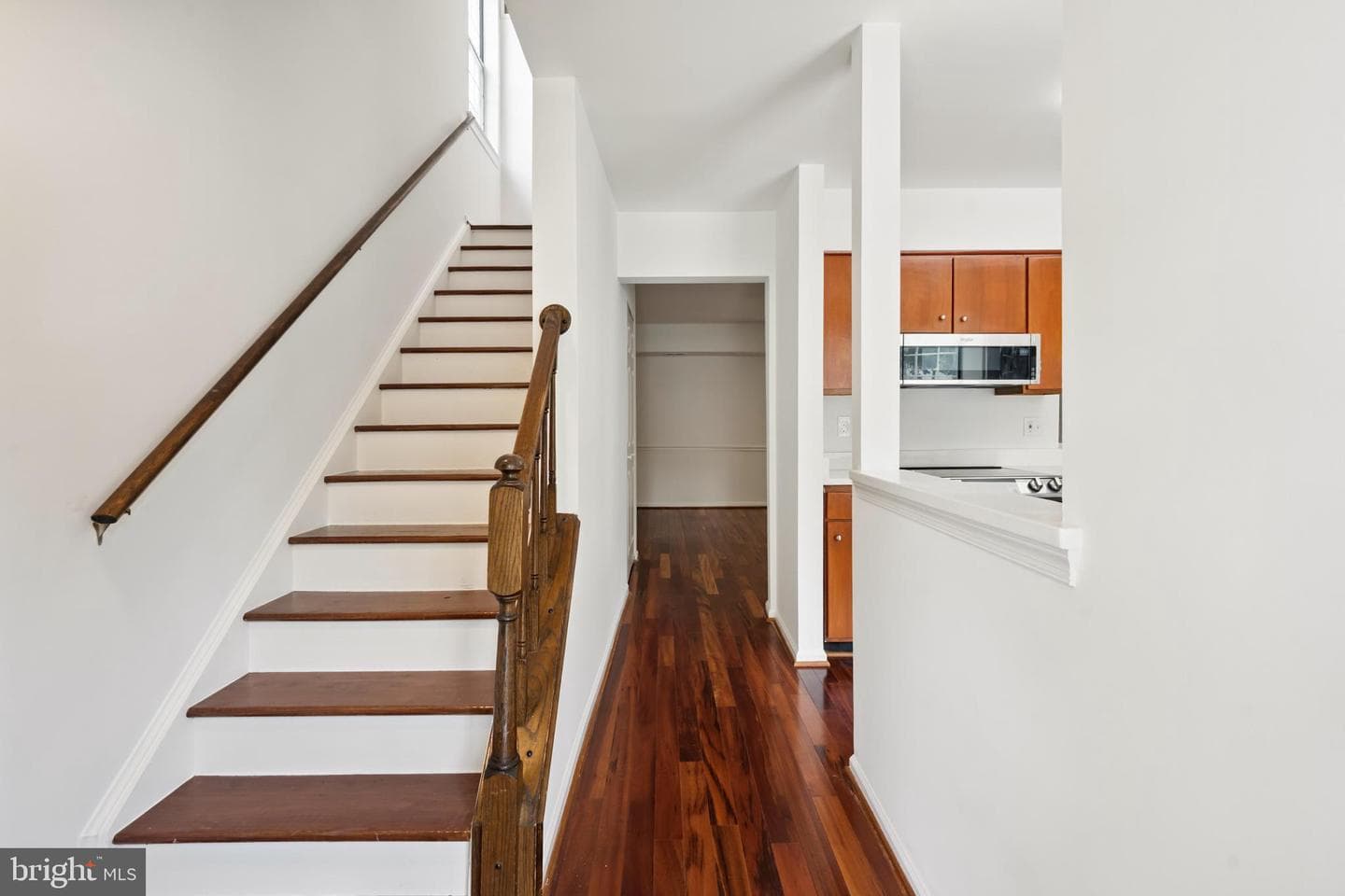 258 Coventry Square photo 5