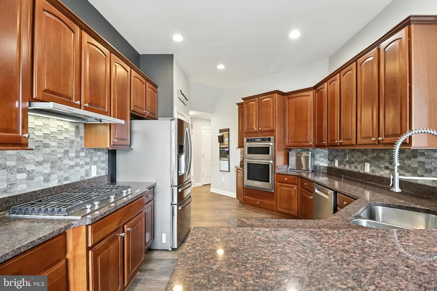 19208 Greystone Square photo 18