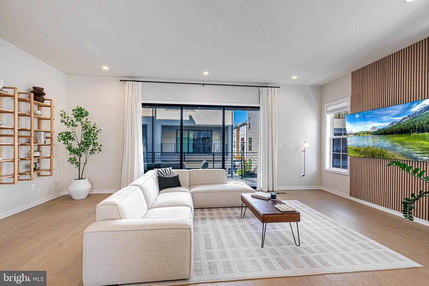 43420 Grandmoore Street photo 2