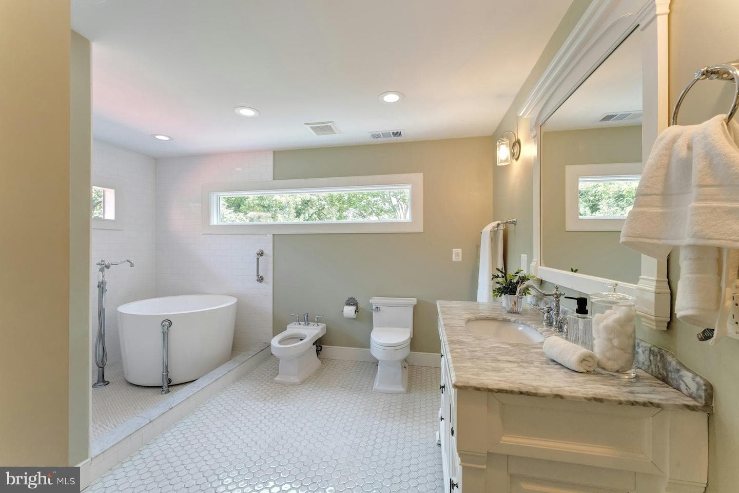 120 W Colonial Highway photo 37