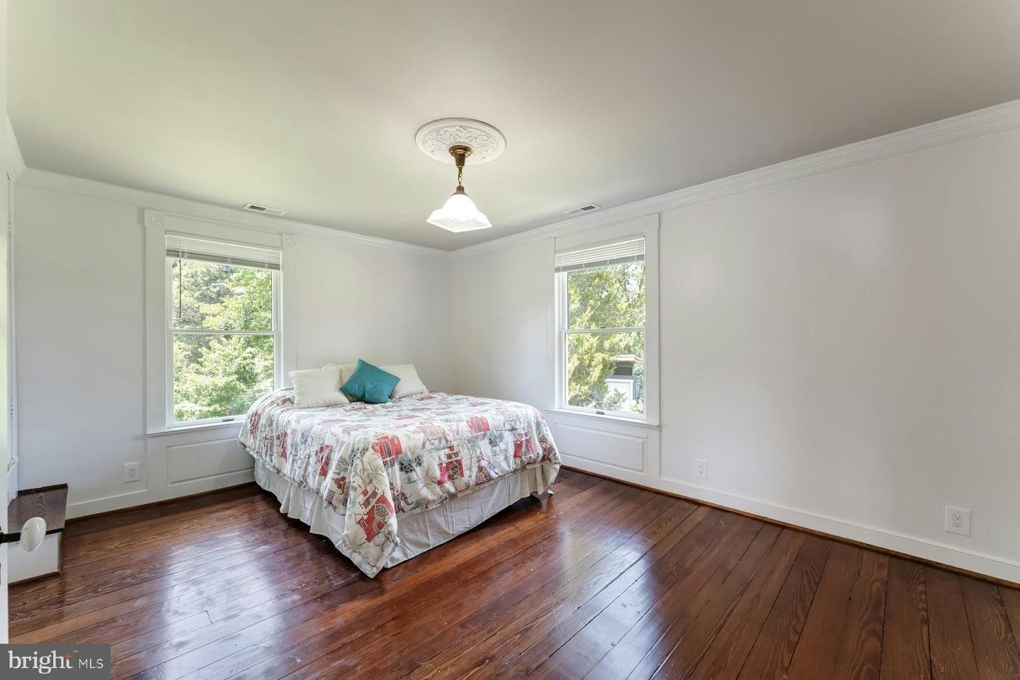 120 W Colonial Highway photo 43