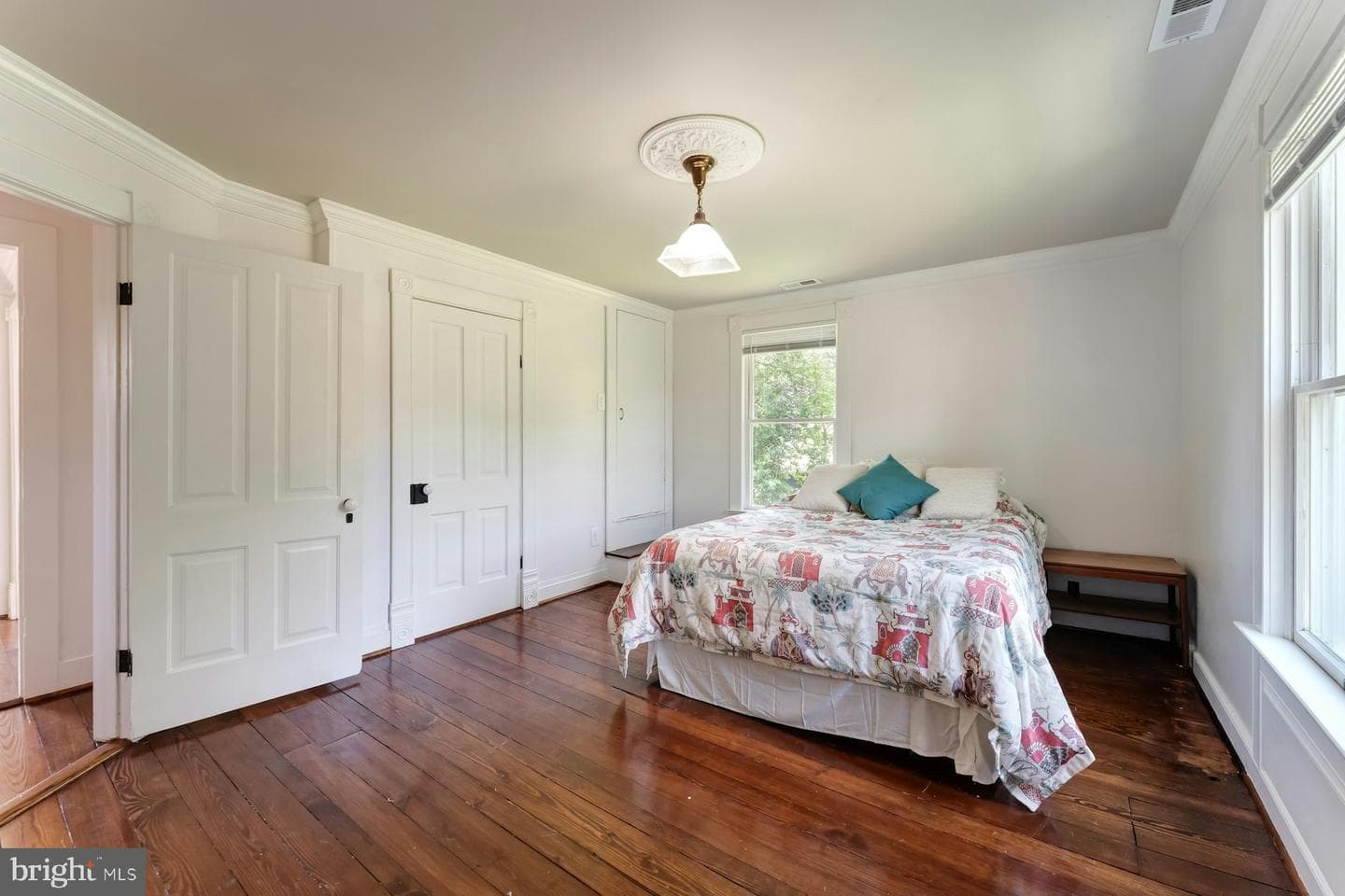 120 W Colonial Highway photo 44
