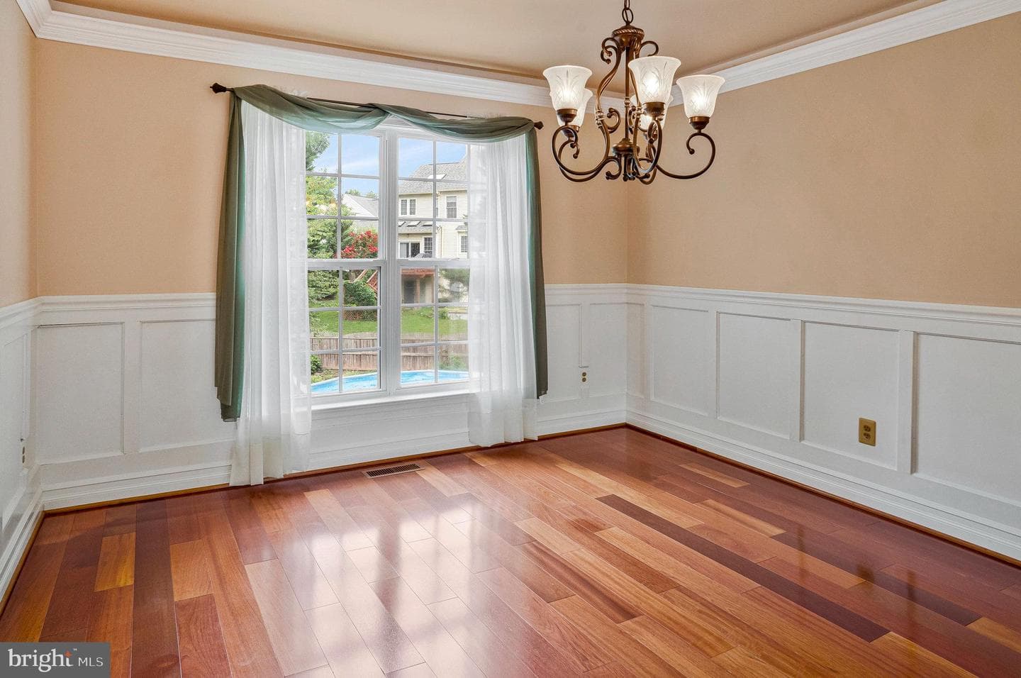 407 Tracy Court NE photo 11