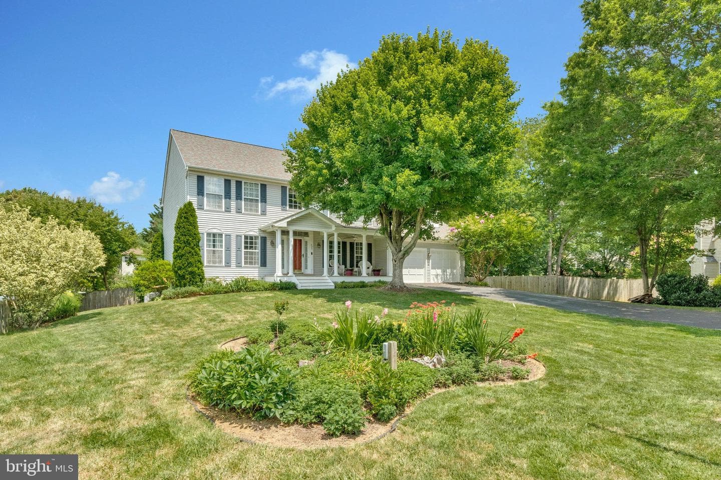 407 Tracy Court NE photo 2