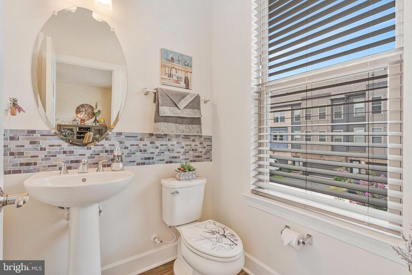 45394 Daveno Square photo 6