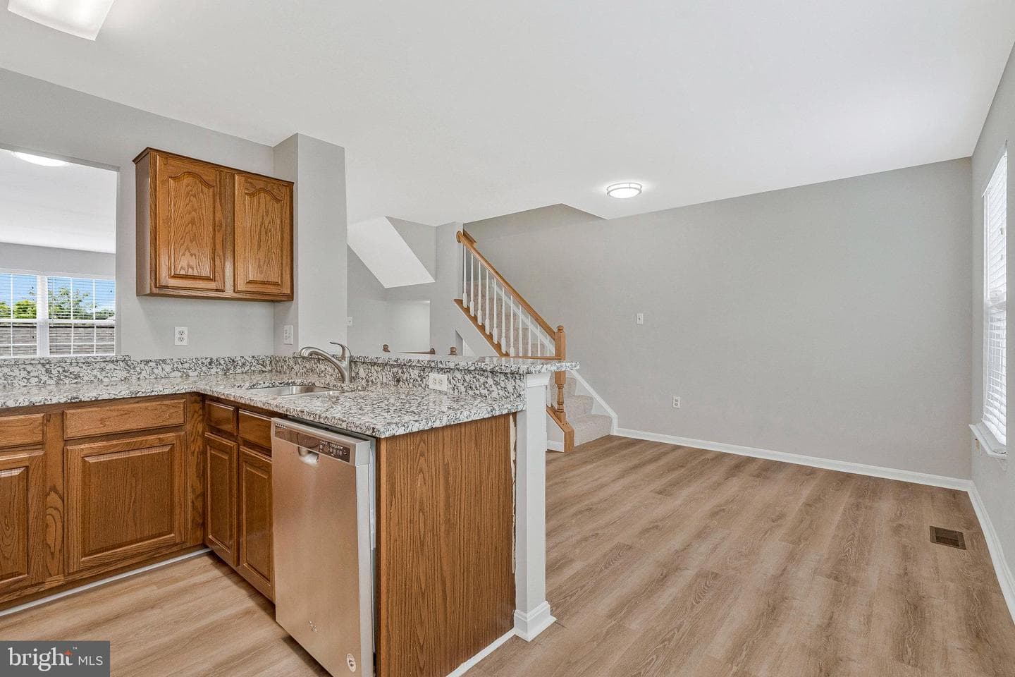 22915 Regent Terrace photo 32