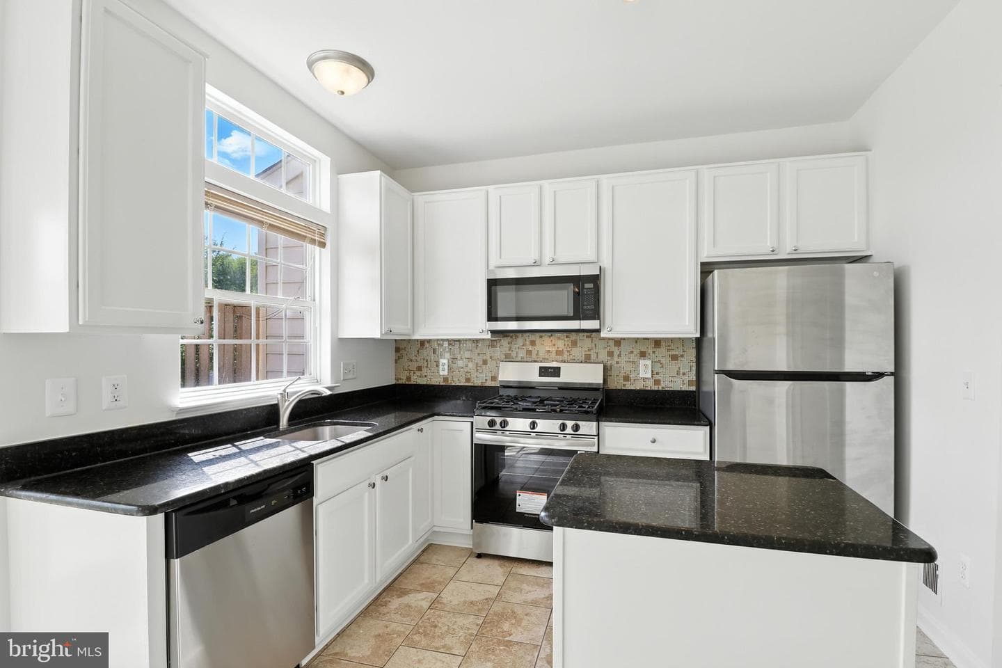 20943 Colecroft Square photo 13