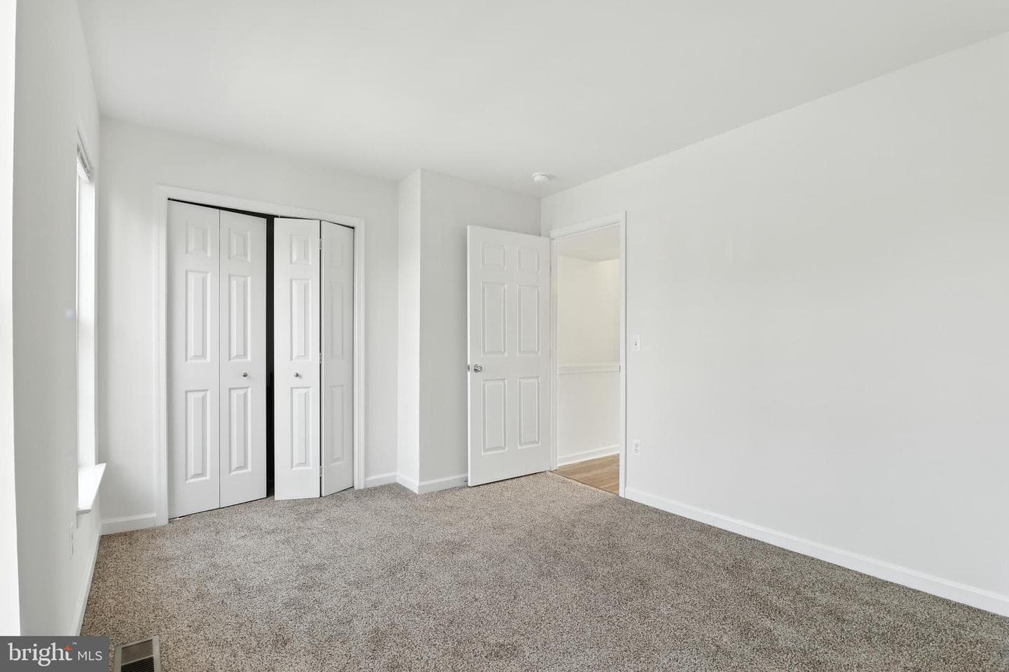 20943 Colecroft Square photo 22