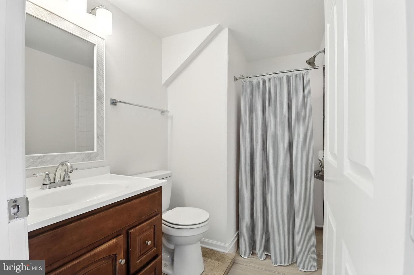20943 Colecroft Square photo 23