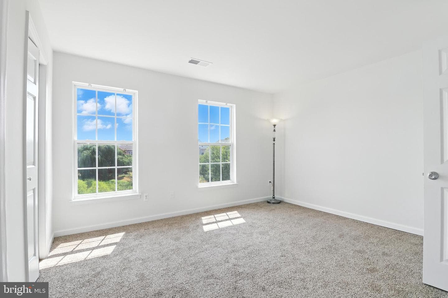20943 Colecroft Square photo 27