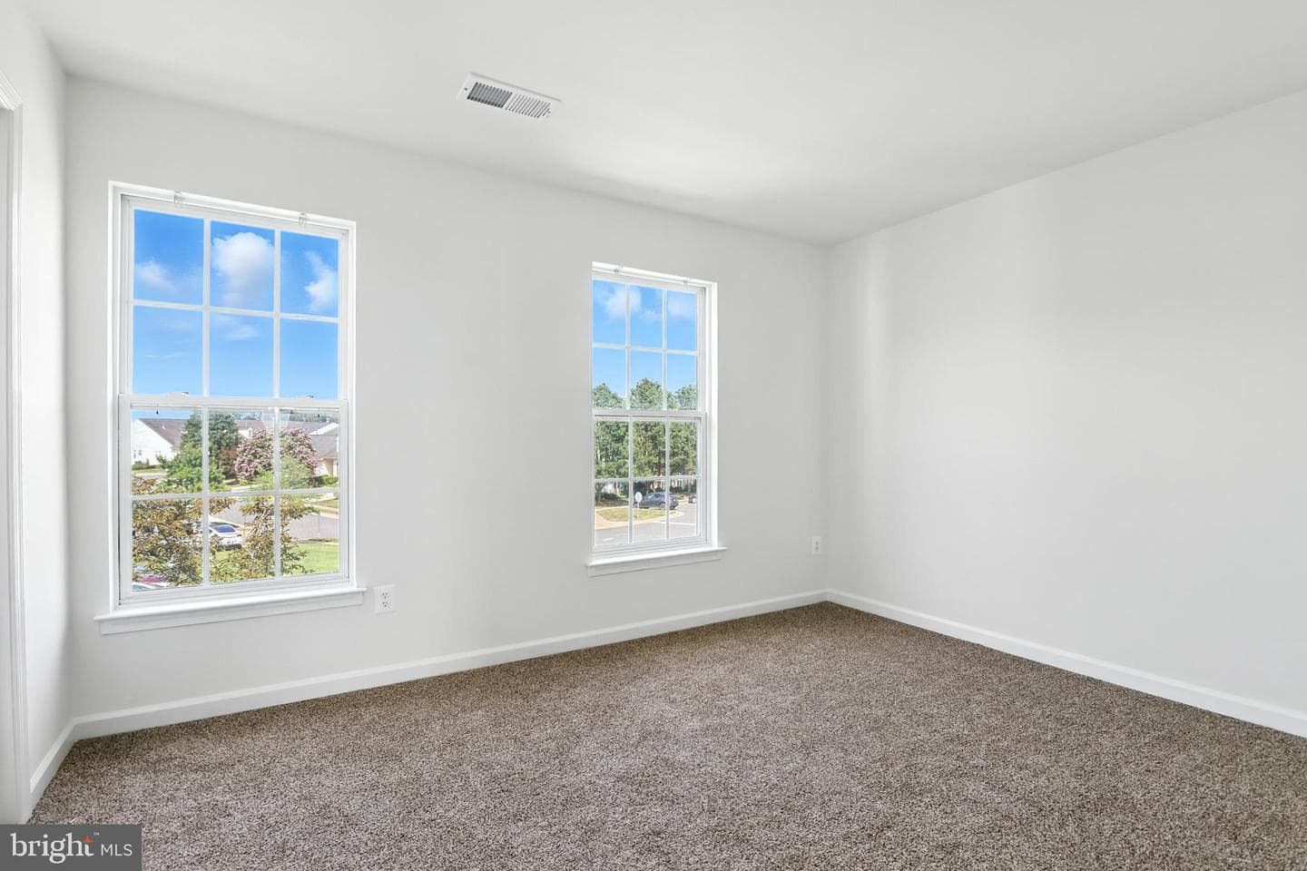 20943 Colecroft Square photo 32