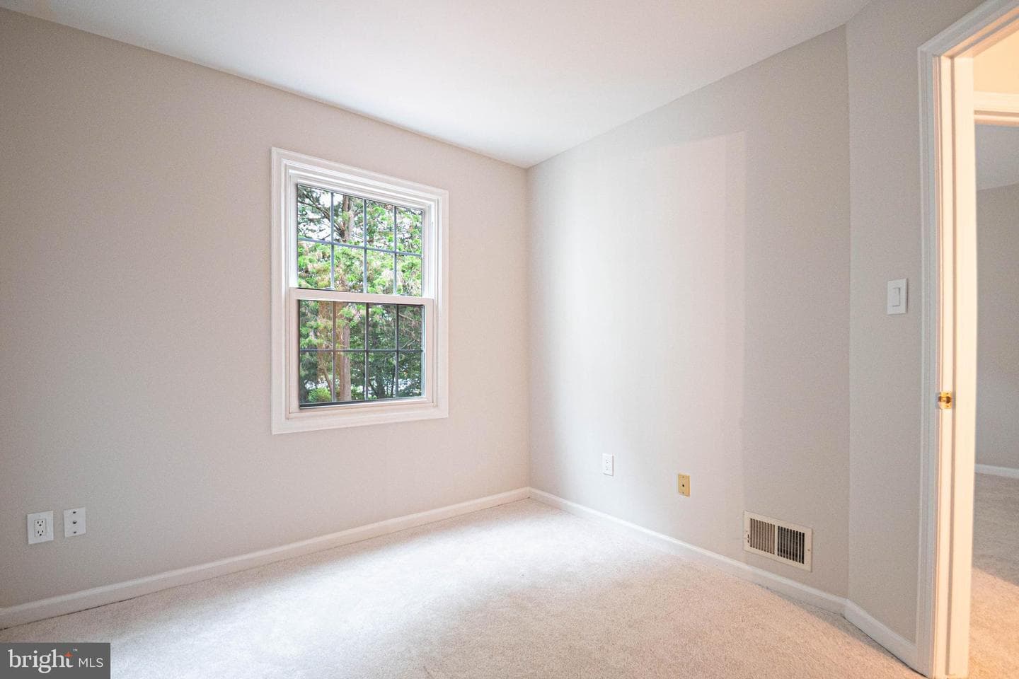21923 Myrtlewood Square photo 24
