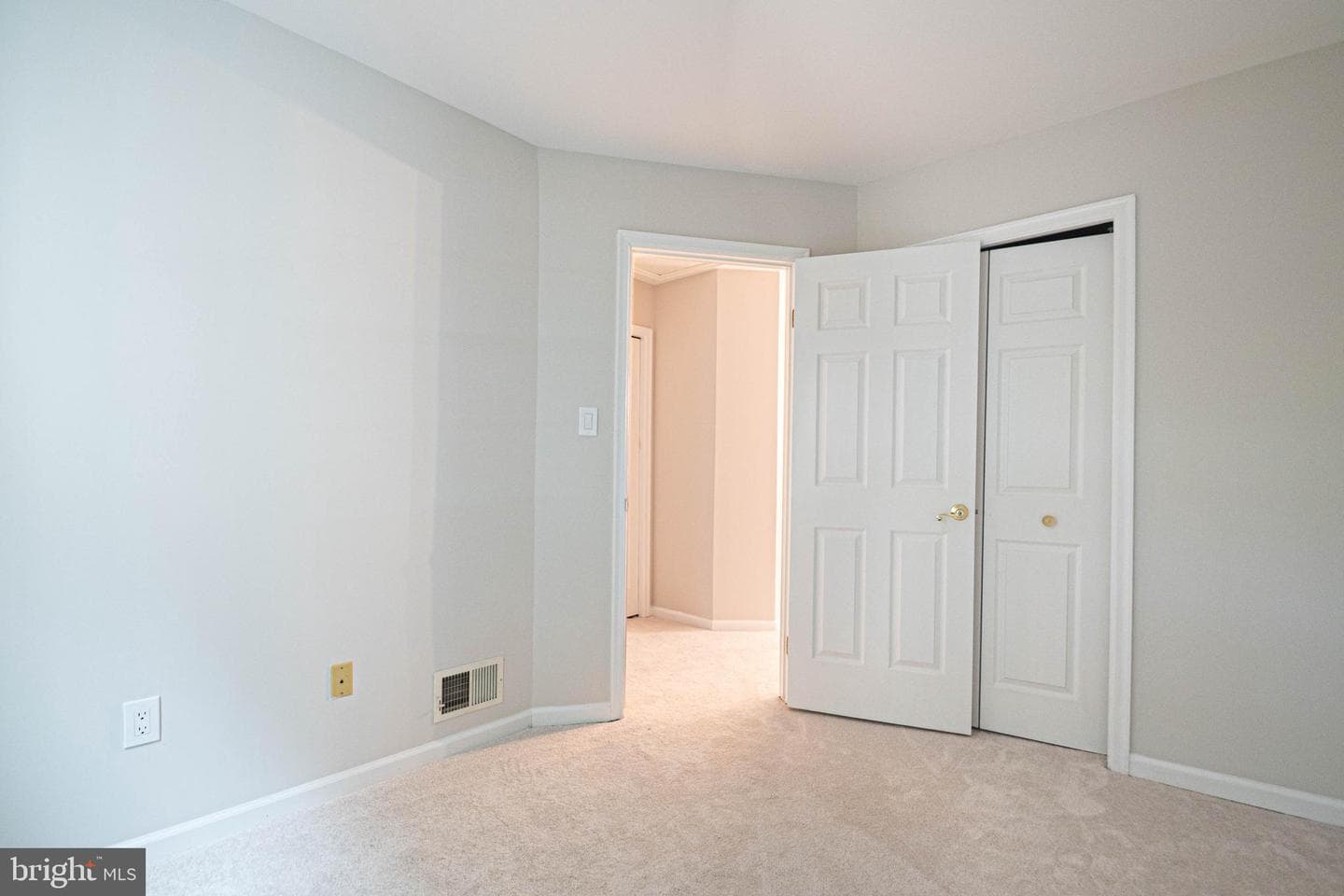 21923 Myrtlewood Square photo 25