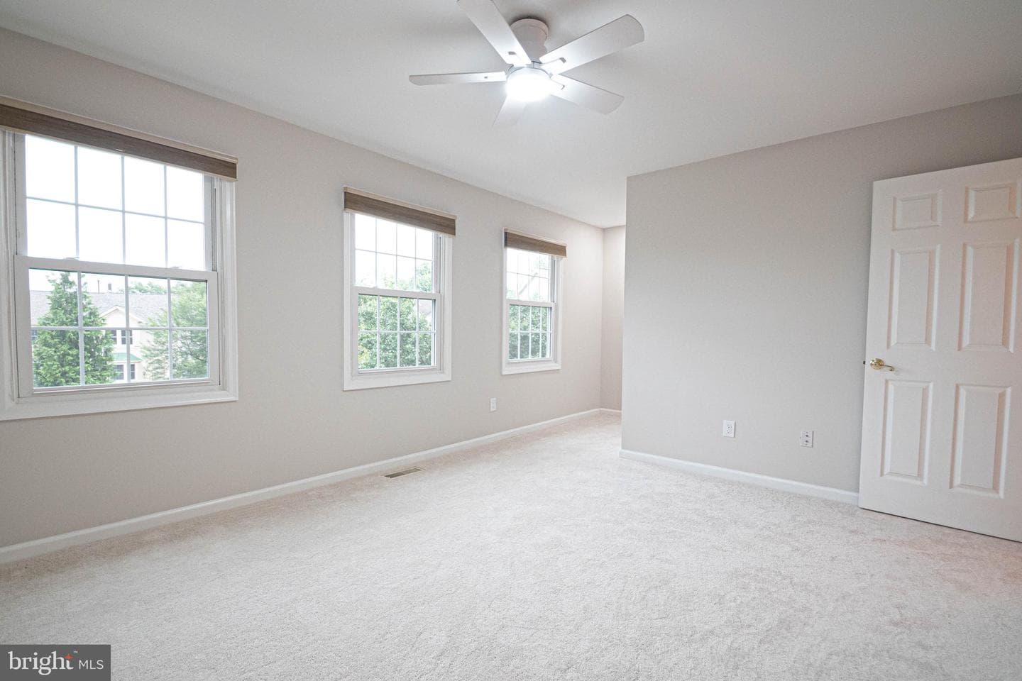 21923 Myrtlewood Square photo 31