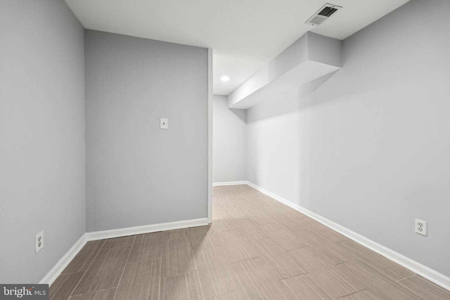 500 Giles Place photo 16