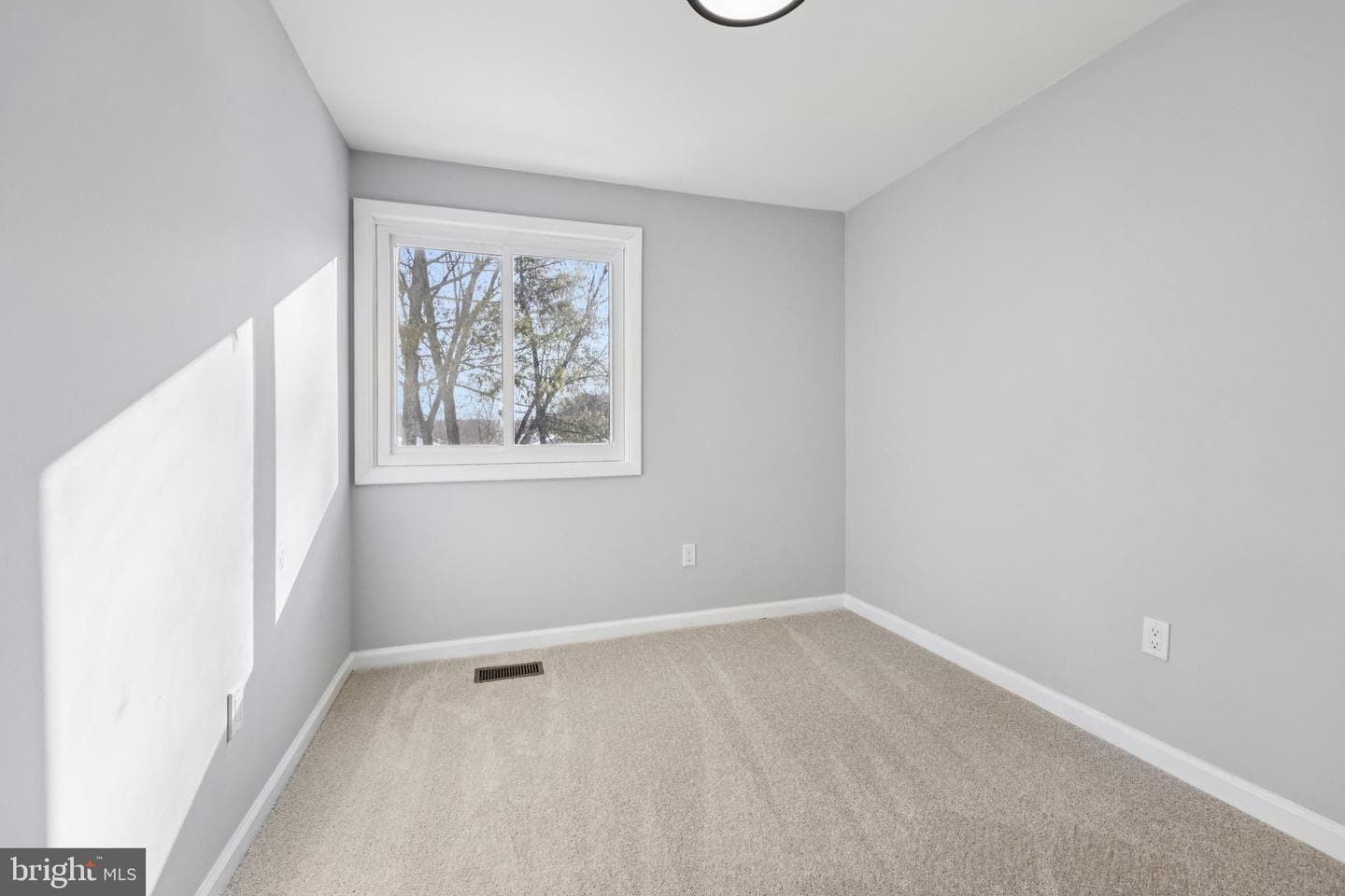 500 Giles Place photo 30