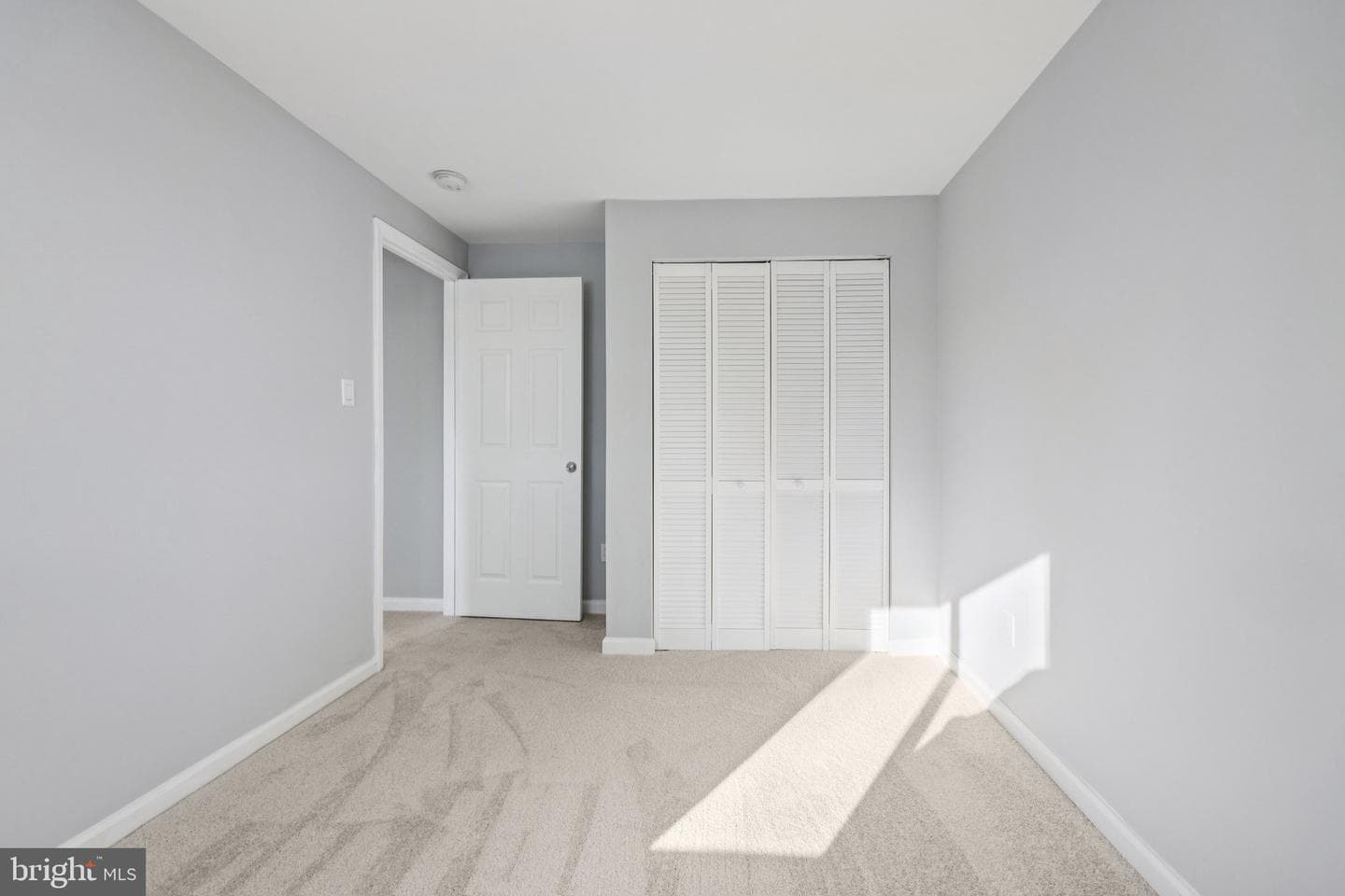 500 Giles Place photo 34