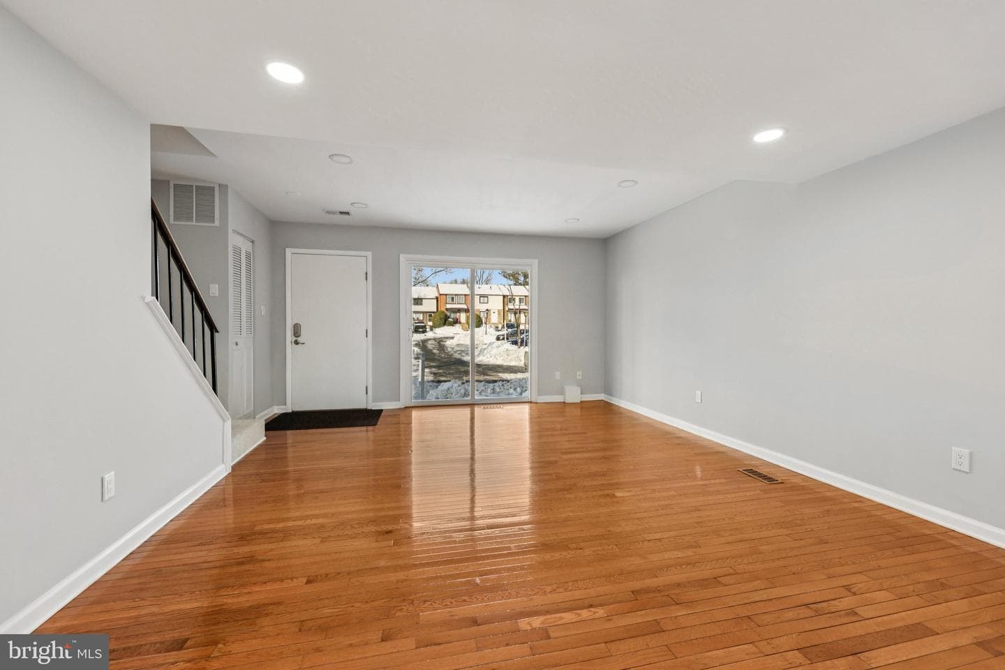 500 Giles Place photo 4