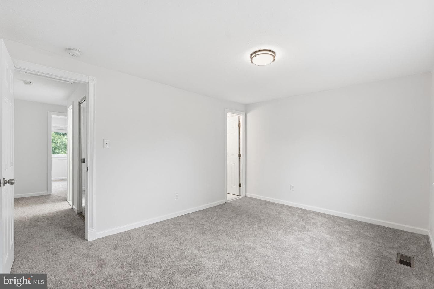 502 Giles Place photo 17