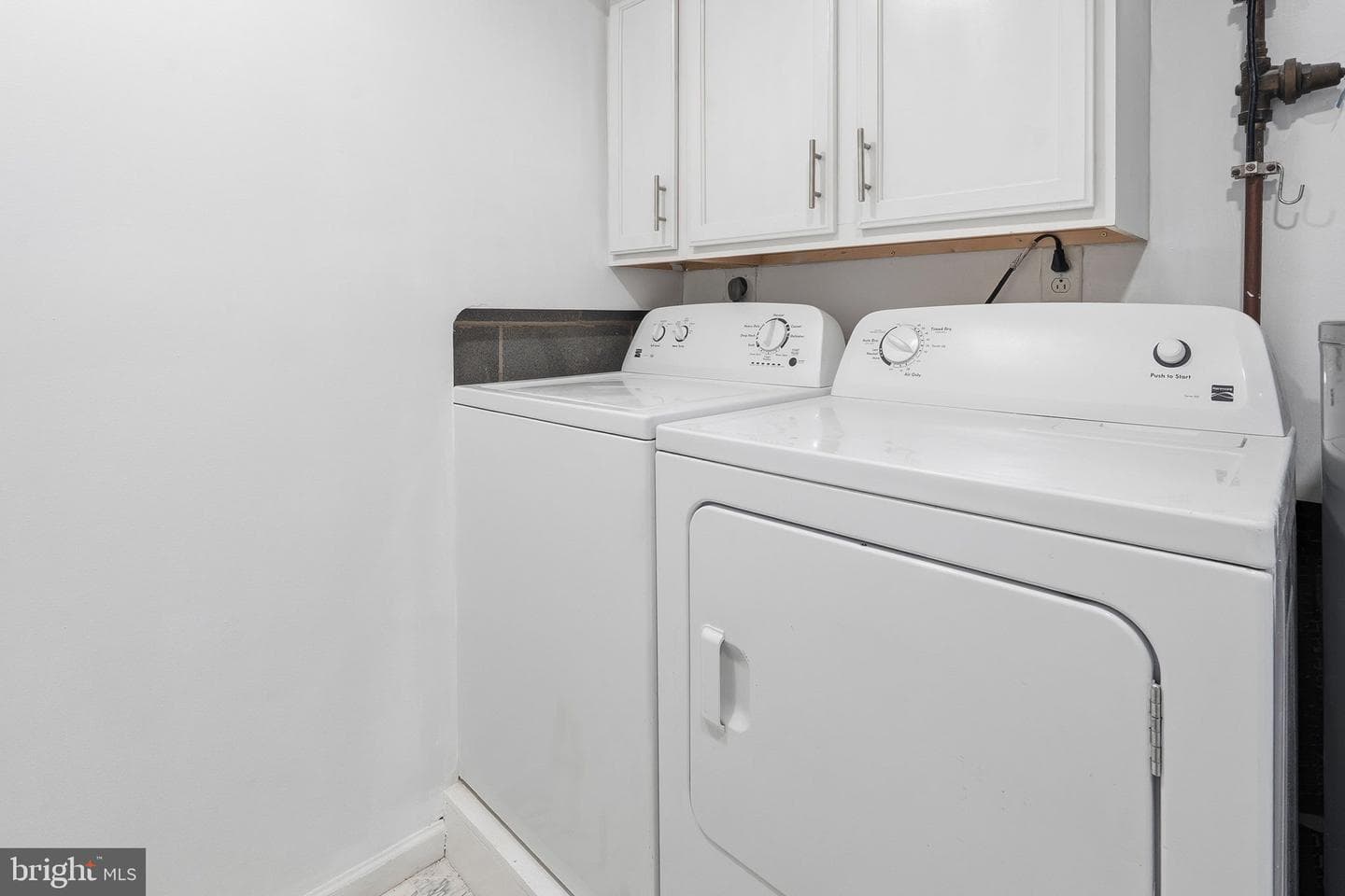 502 Giles Place photo 30