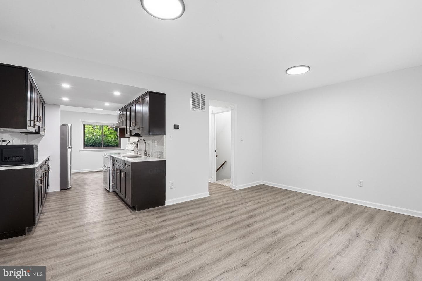 502 Giles Place photo 6