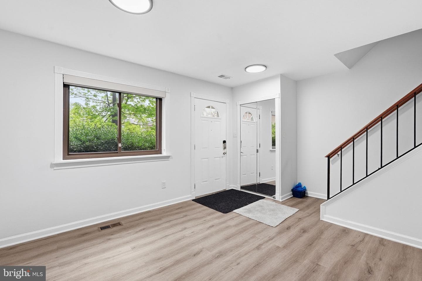 502 Giles Place photo 8