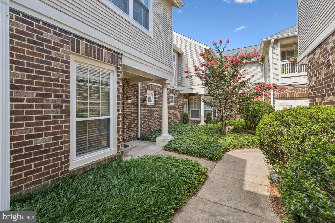 45071 Brae Terrace #103 photo 2