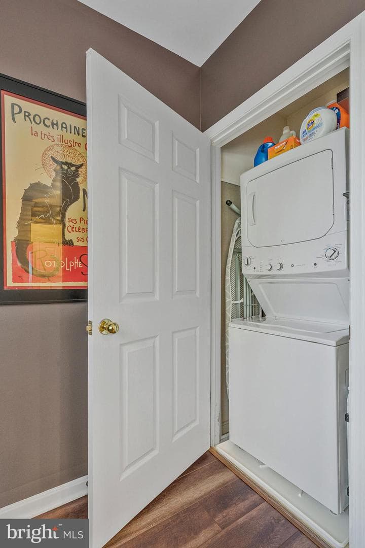 25230 Pond View Square #301 photo 10