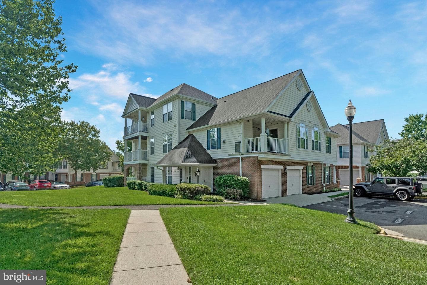 25230 Pond View Square #301 photo 3