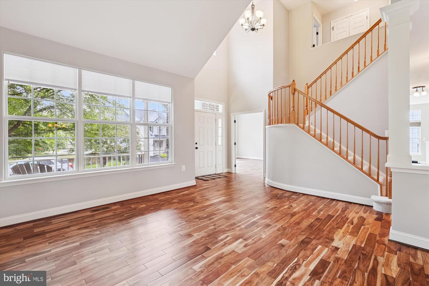 809 Macalister Drive SE photo 2