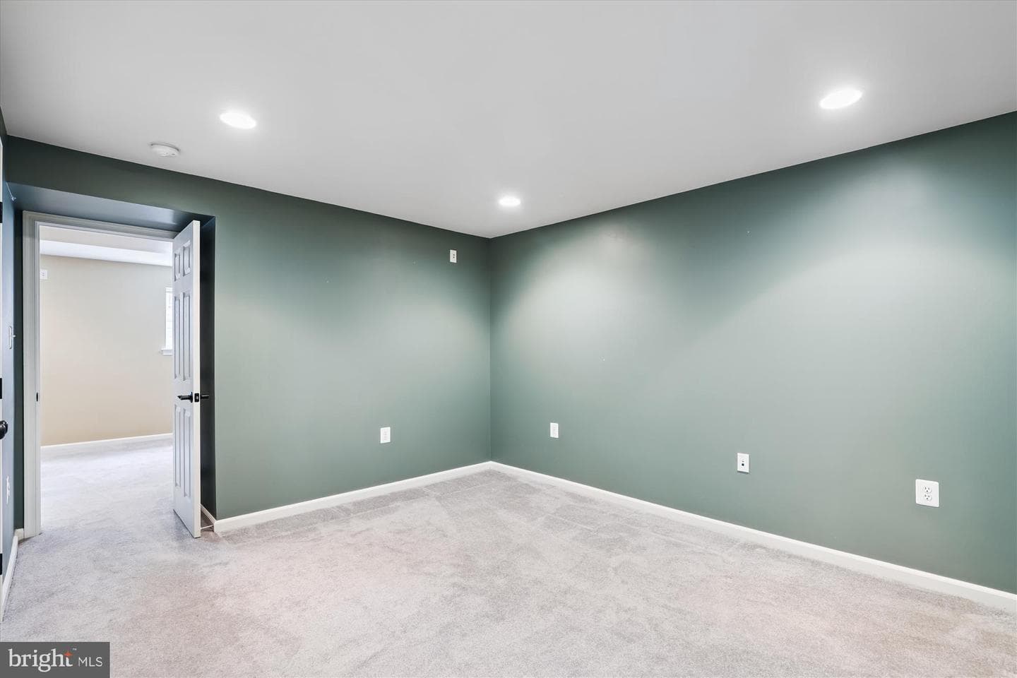 809 Macalister Drive SE photo 39